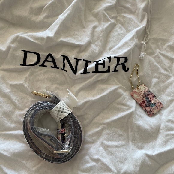 Danier floral print handbag - Picture 12 of 12